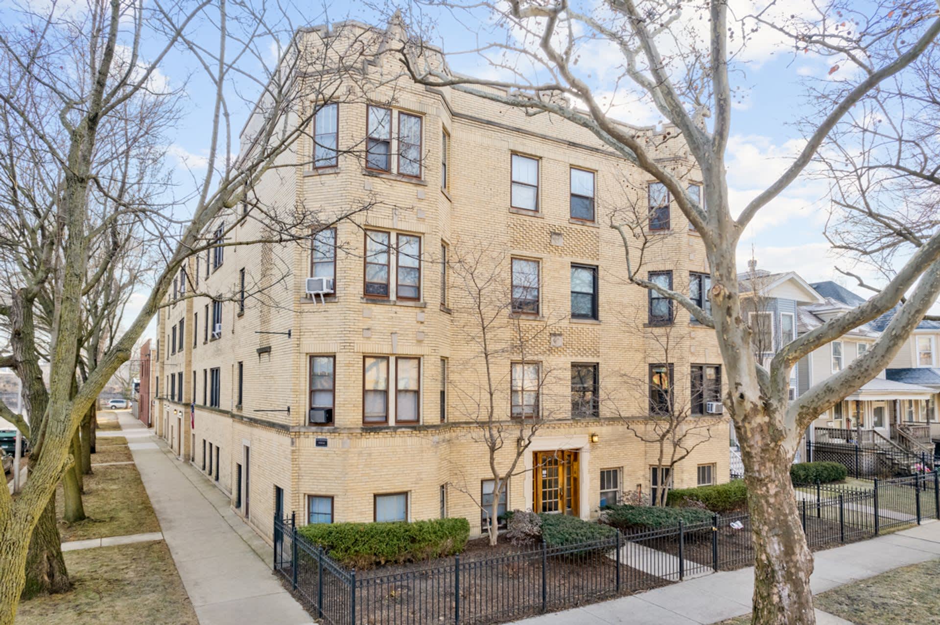 5073 N Wolcott Ave – photo 1