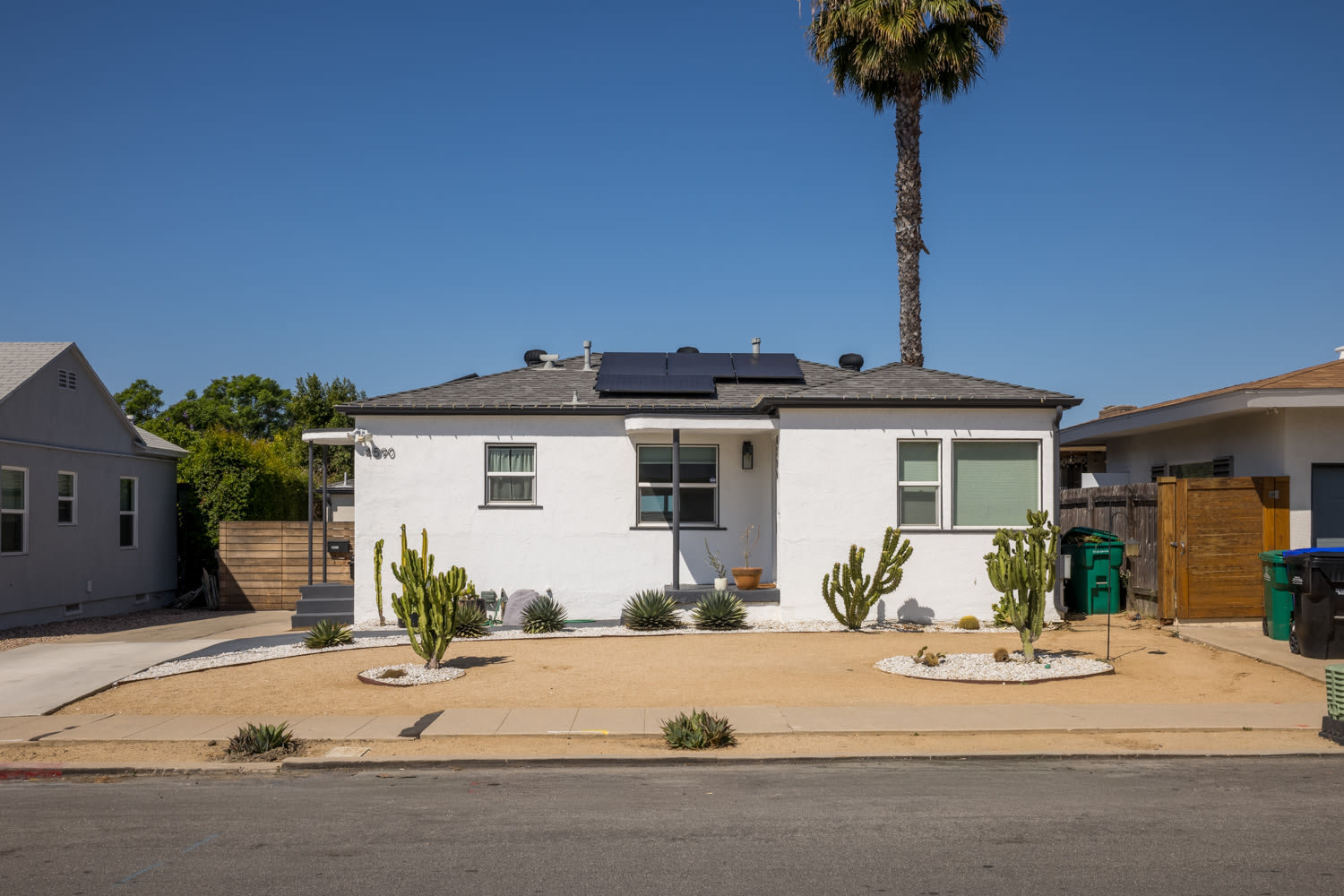 4590 Winona Avenue – photo 2