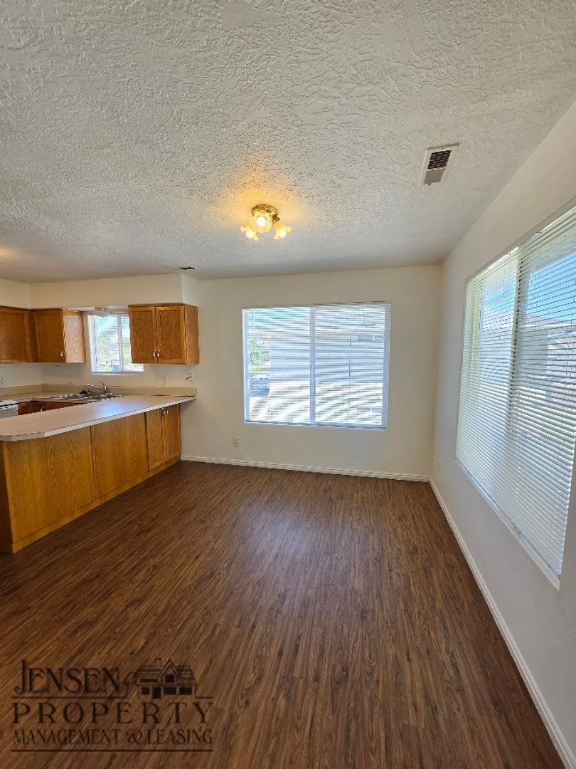 Down Town Three Bedroom! – photo 5