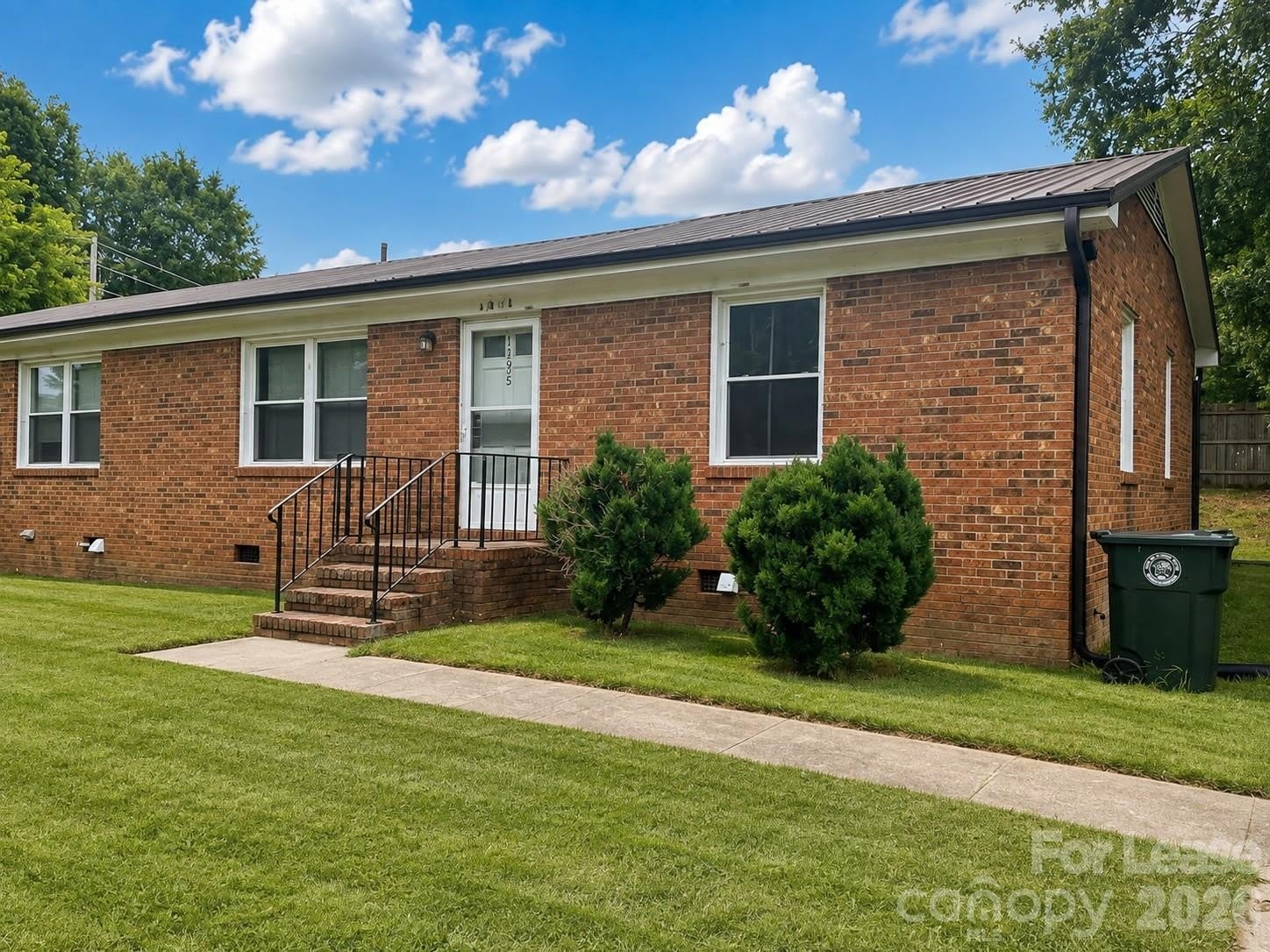 1095 Sunset Road – photo 1