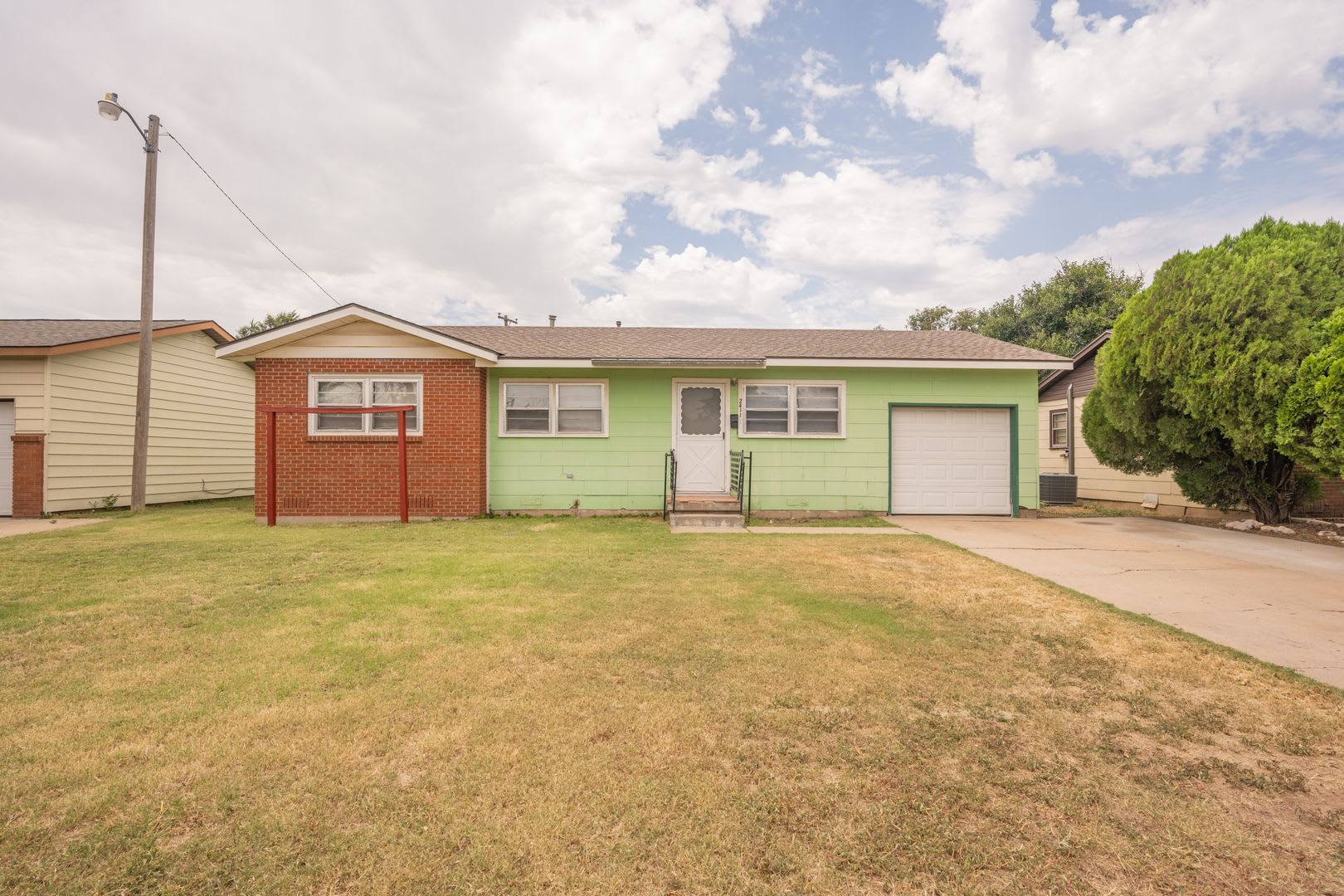 Three Bedroom Home for Lease! – photo 3