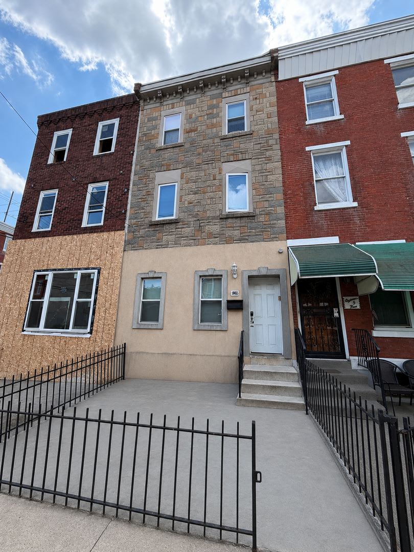 5 Bedroom 3 Bathroom W Roof Deck And Private Parking – photo 1
