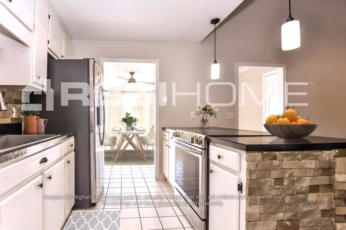 1022 Brisbane Lane Southeast – photo 2