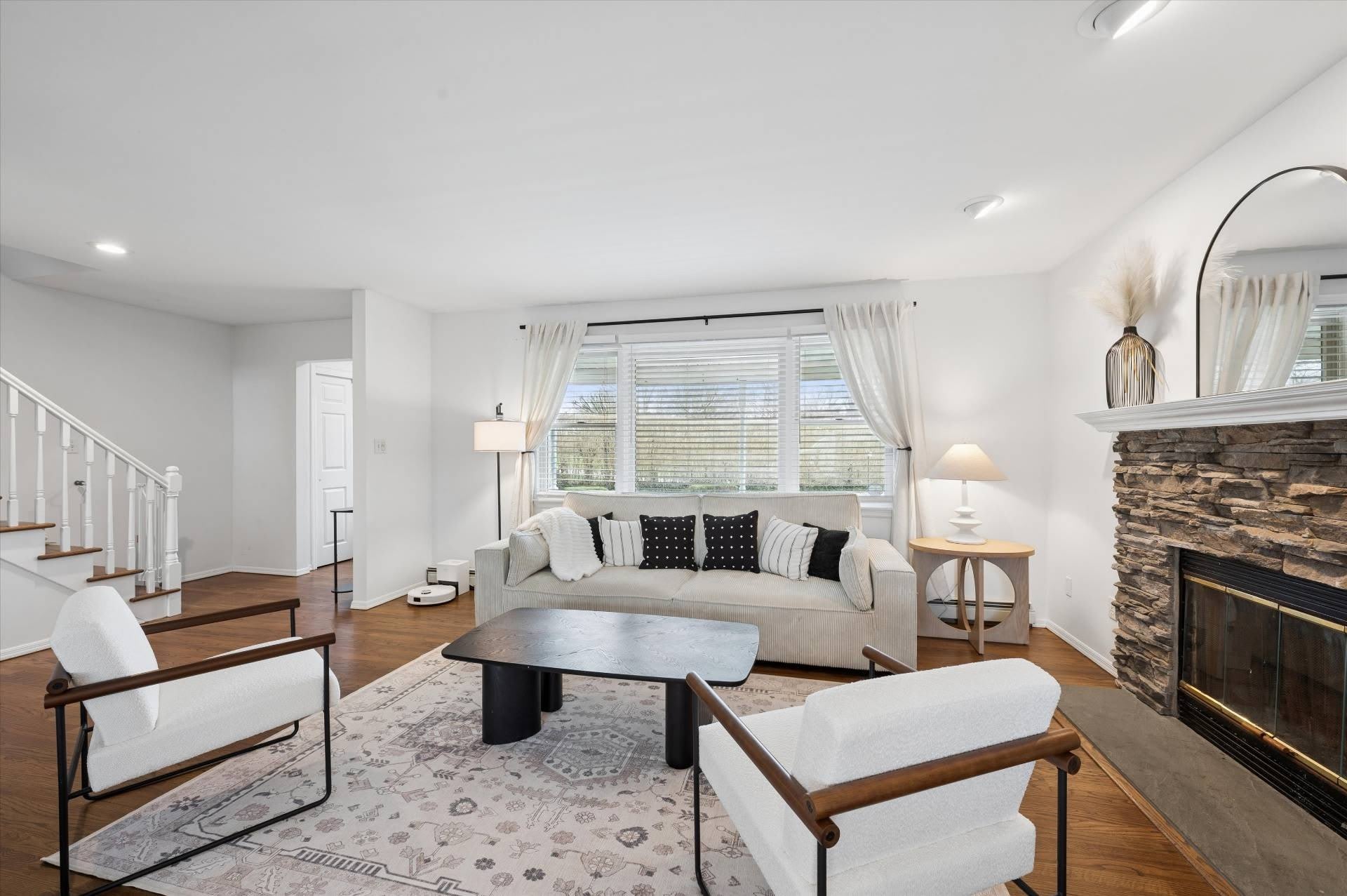 97 Grant Dr – photo 4