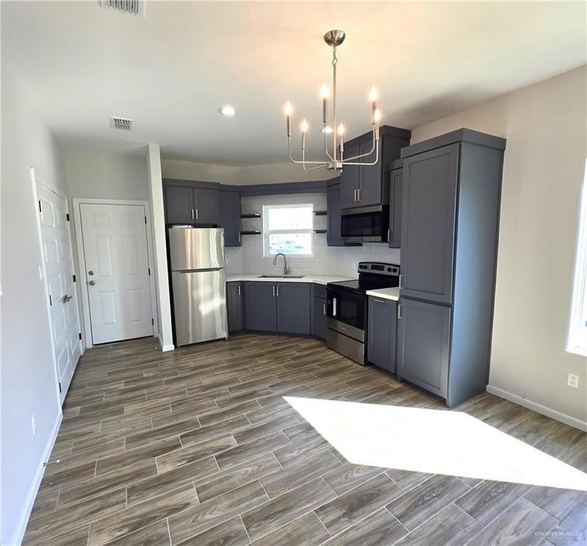 913 N Clarence Avenue – photo 2