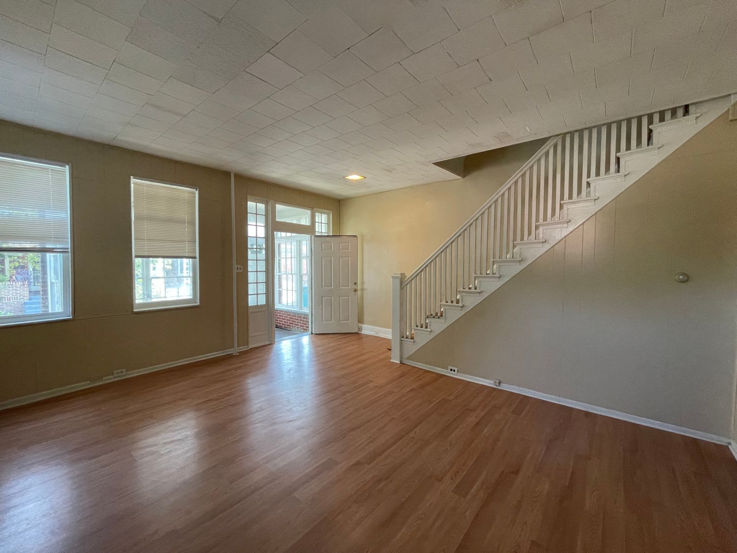 3 Bedroom Single Family Home Located in Harrisburg- Includes Bonus Room/Office! – photo 4