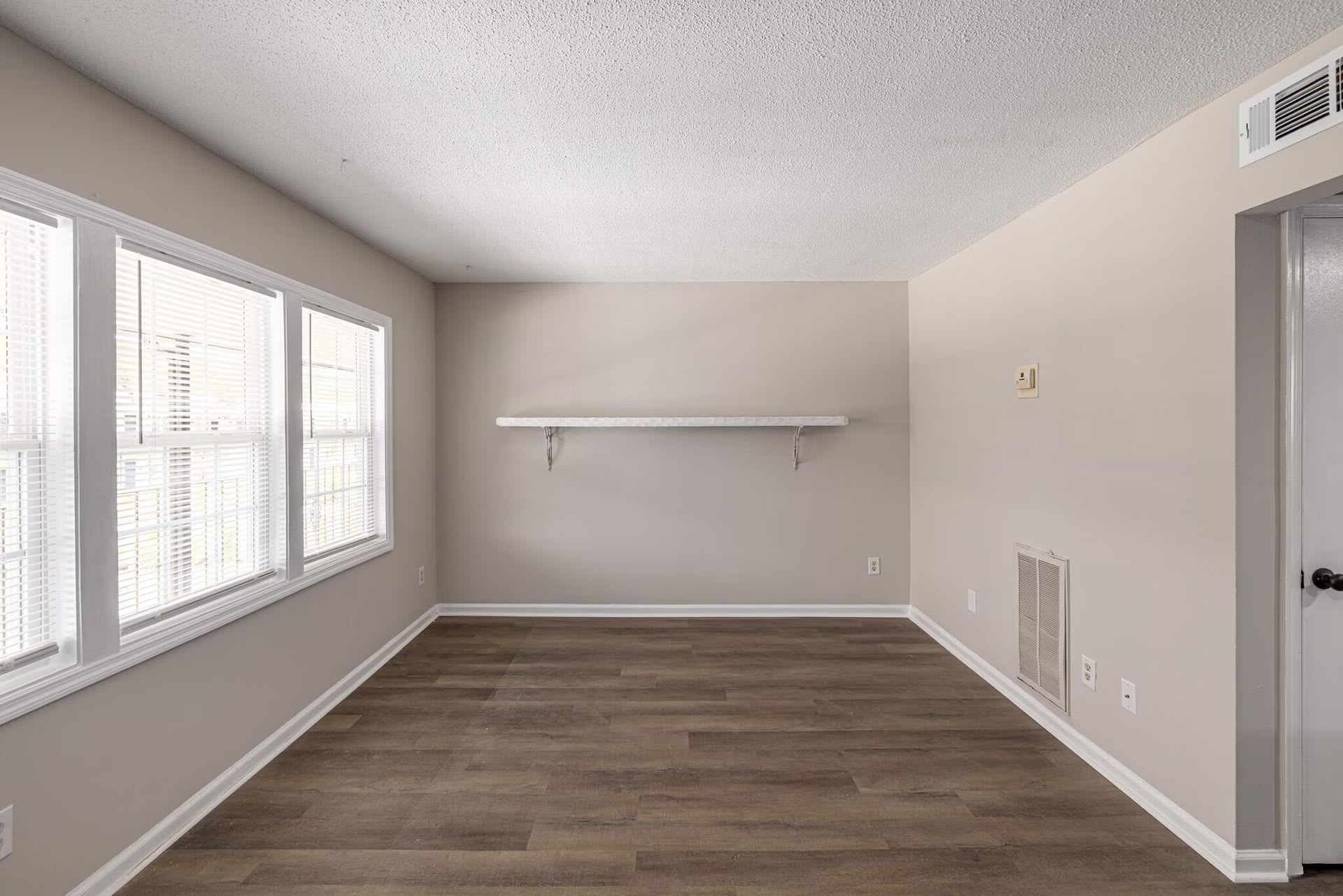 Stallion Square Apartments. Spacious, Updated Living in North Charleston! – photo 2