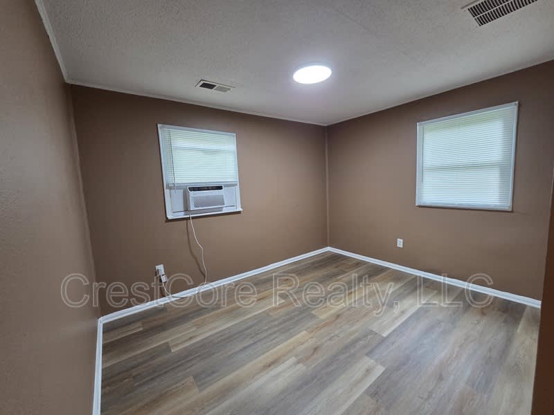 3263 Baskin St – photo 5