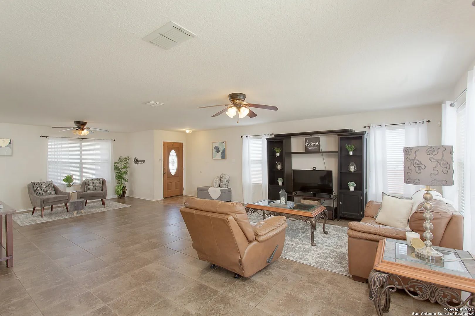 Coming Soon Move In Special Two Story Beauty With Loft Island Kitchen Spacious Primary Suite – photo 2