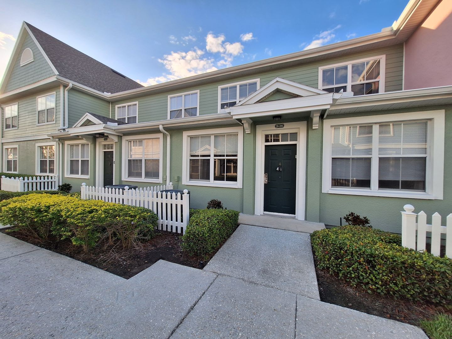 Charming 3 Bed, 2 Bath Townhome in Gated Venetian Bay – Prime Kissimmee Location! GREAT AMENITIES!!! – photo 2