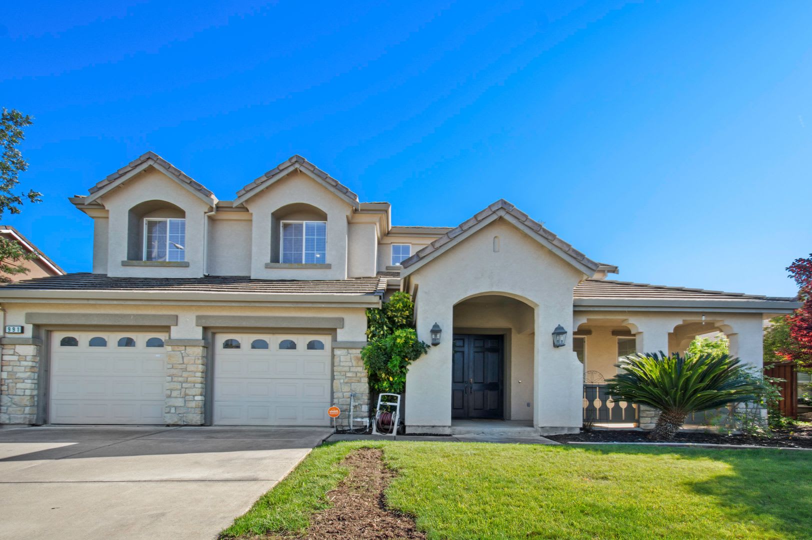 Grand 5-Bedroom Estate — Space, Style & Sophistication – photo 2
