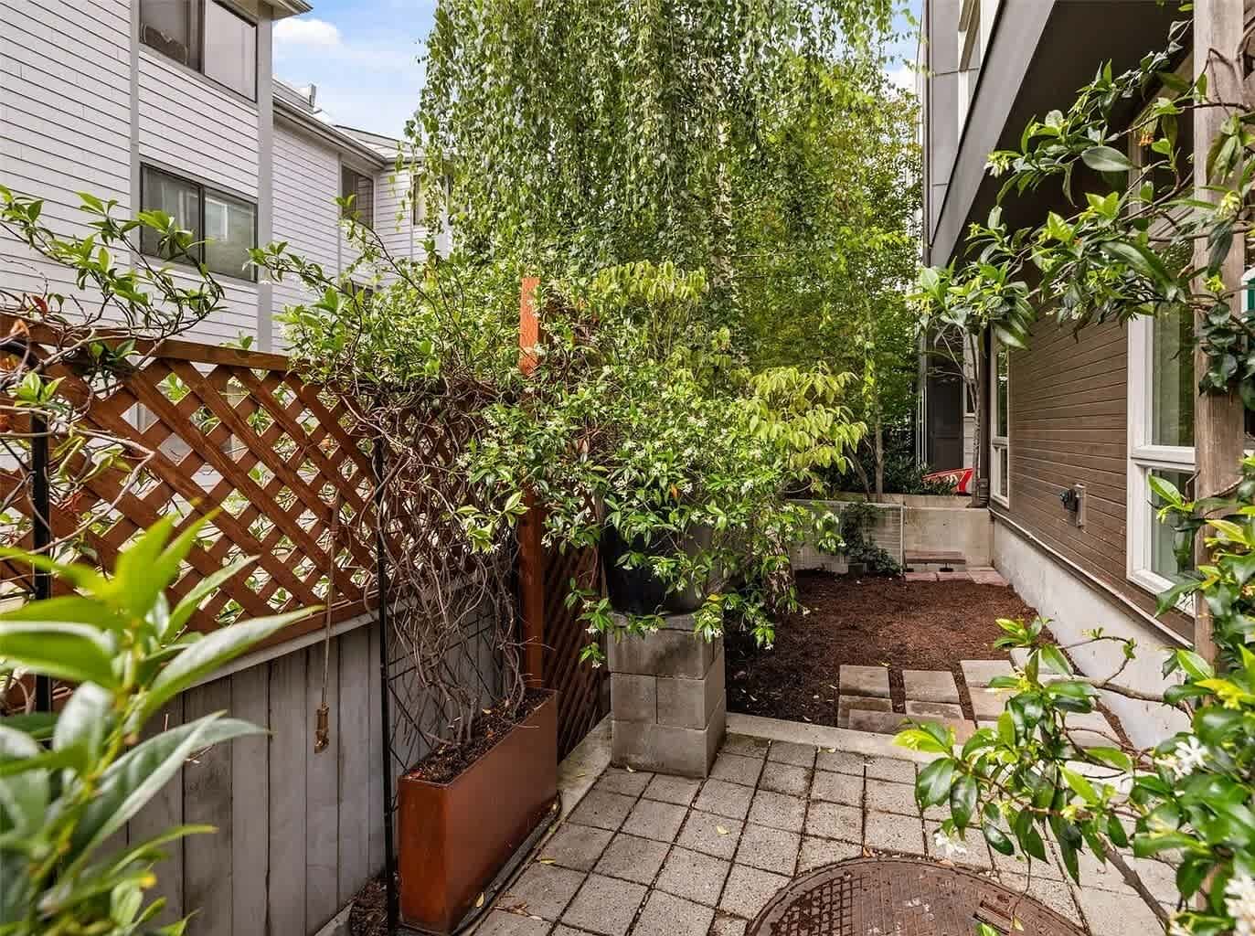 2347 Minor Avenue East – photo 4