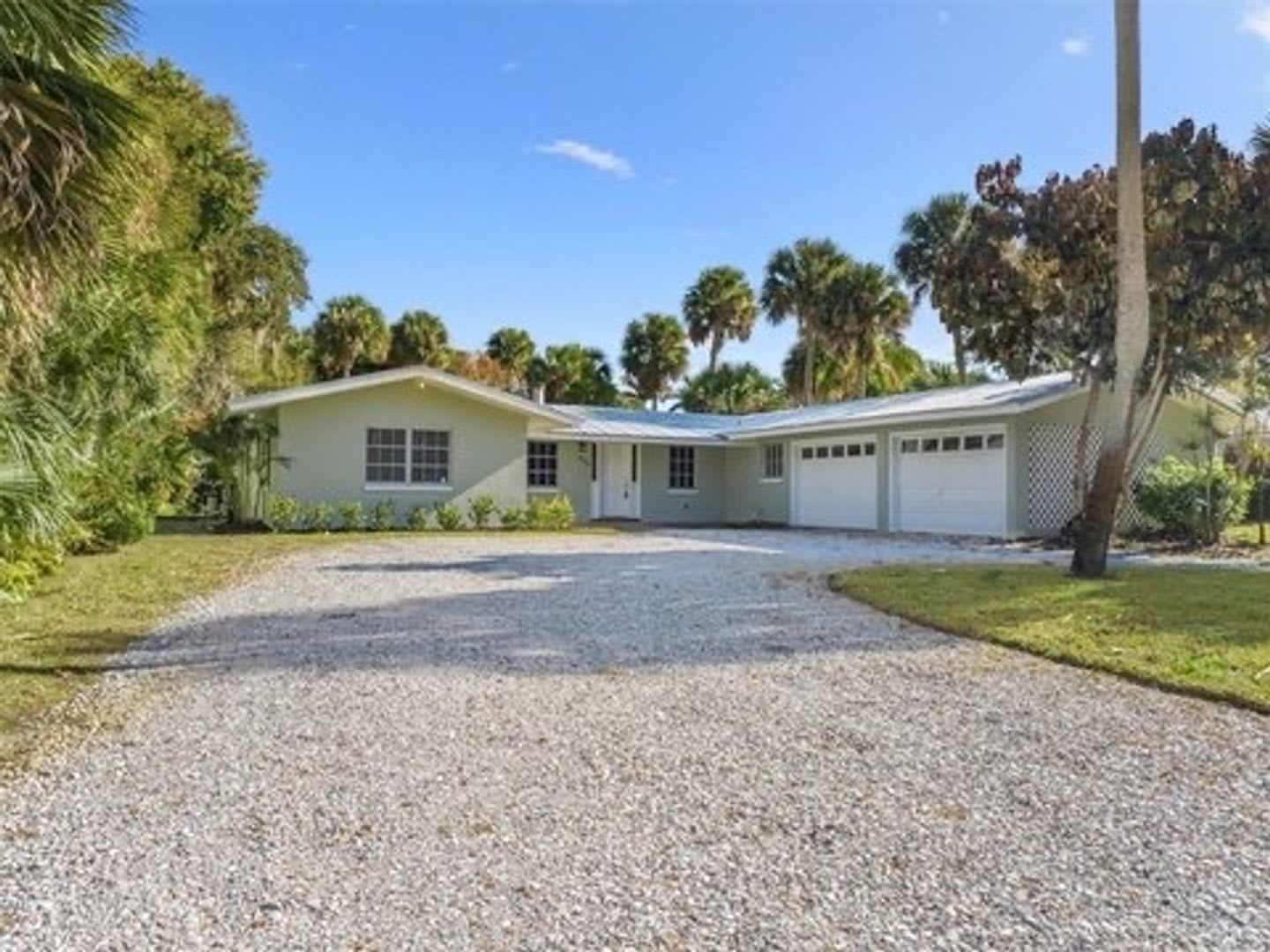 2 Bedroom 2 Bath Pool Home for Rent – photo 1