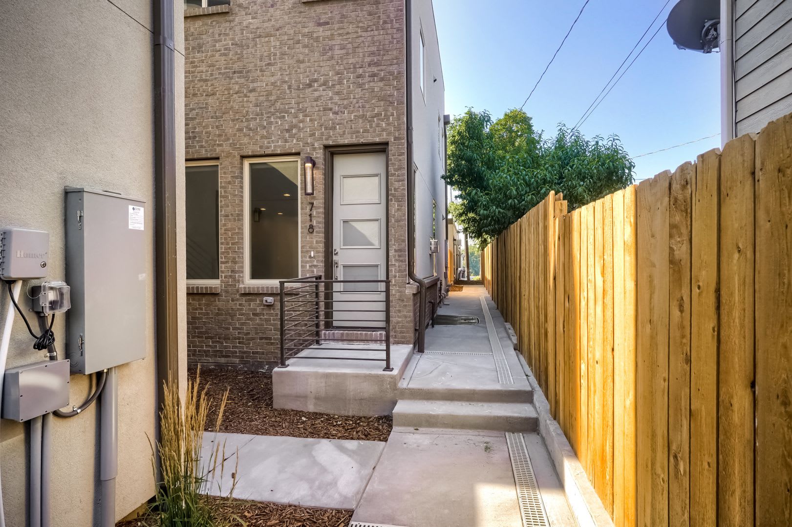 ** Incentives** 3 bedroom / 3.5 bath Townhome + 2 Large Flex Spaces & Spacious Roof Top Deck! – photo 4