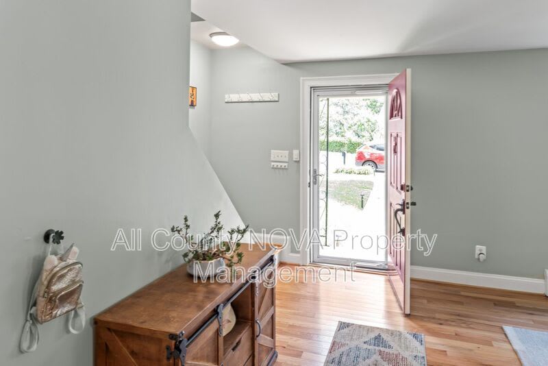 7312 Poplar Ct – photo 3