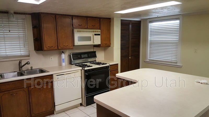 1093 W 10290 S – photo 5