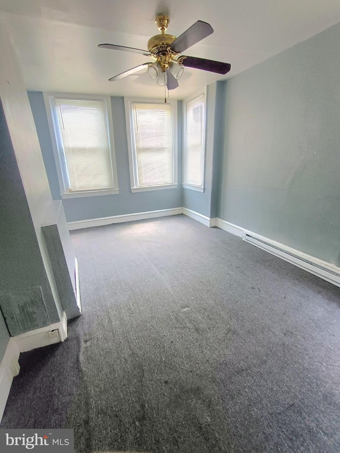 2338 W HAGERT Street – photo 1