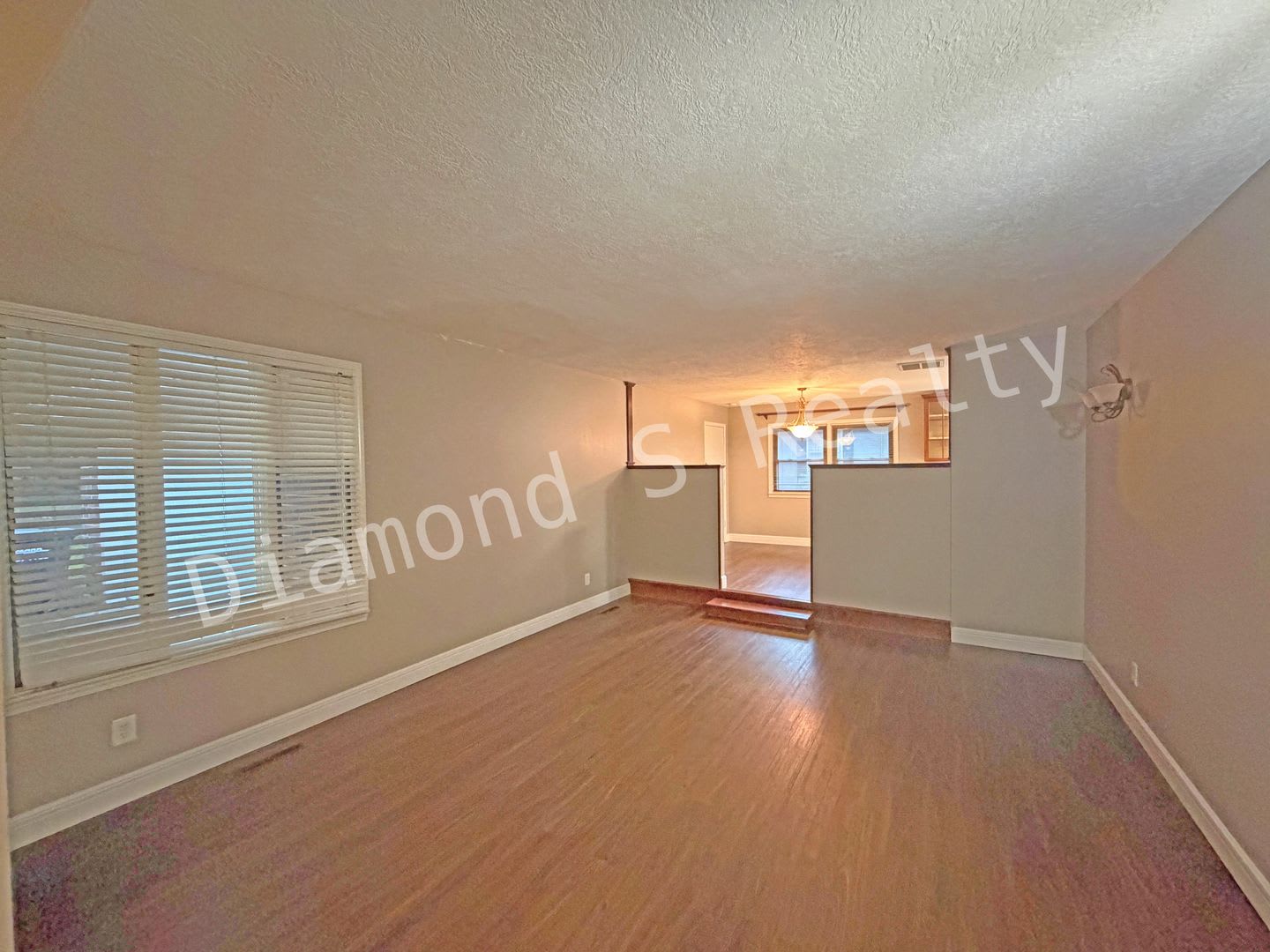 Beatiful 3-Bedroom Home Near Walnut Lawn & National! – photo 4