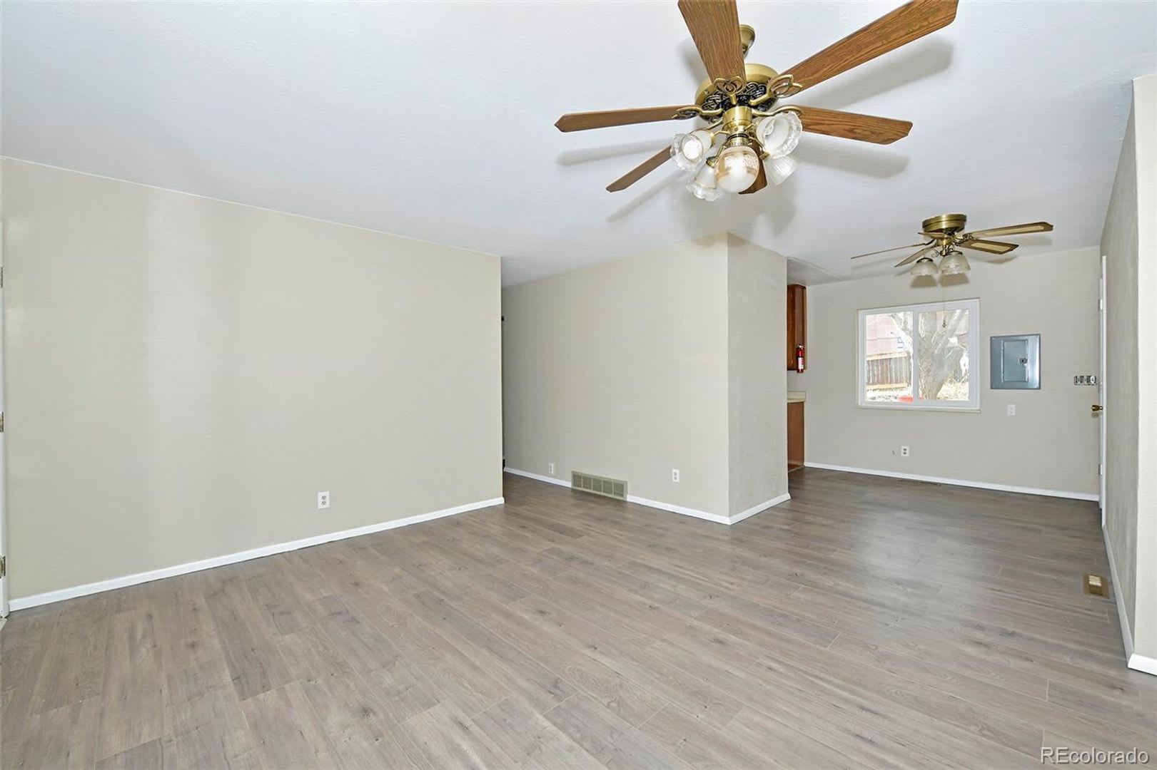 Great house near UCCS with 2x kitchen and 2x laundry! – photo 4