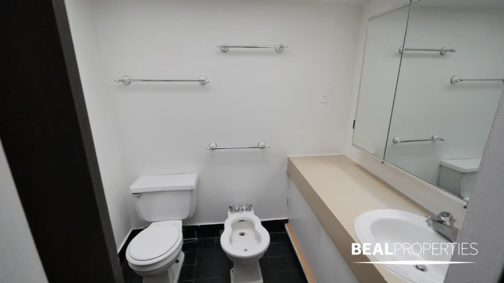 558 W Wellington Ave – photo 5