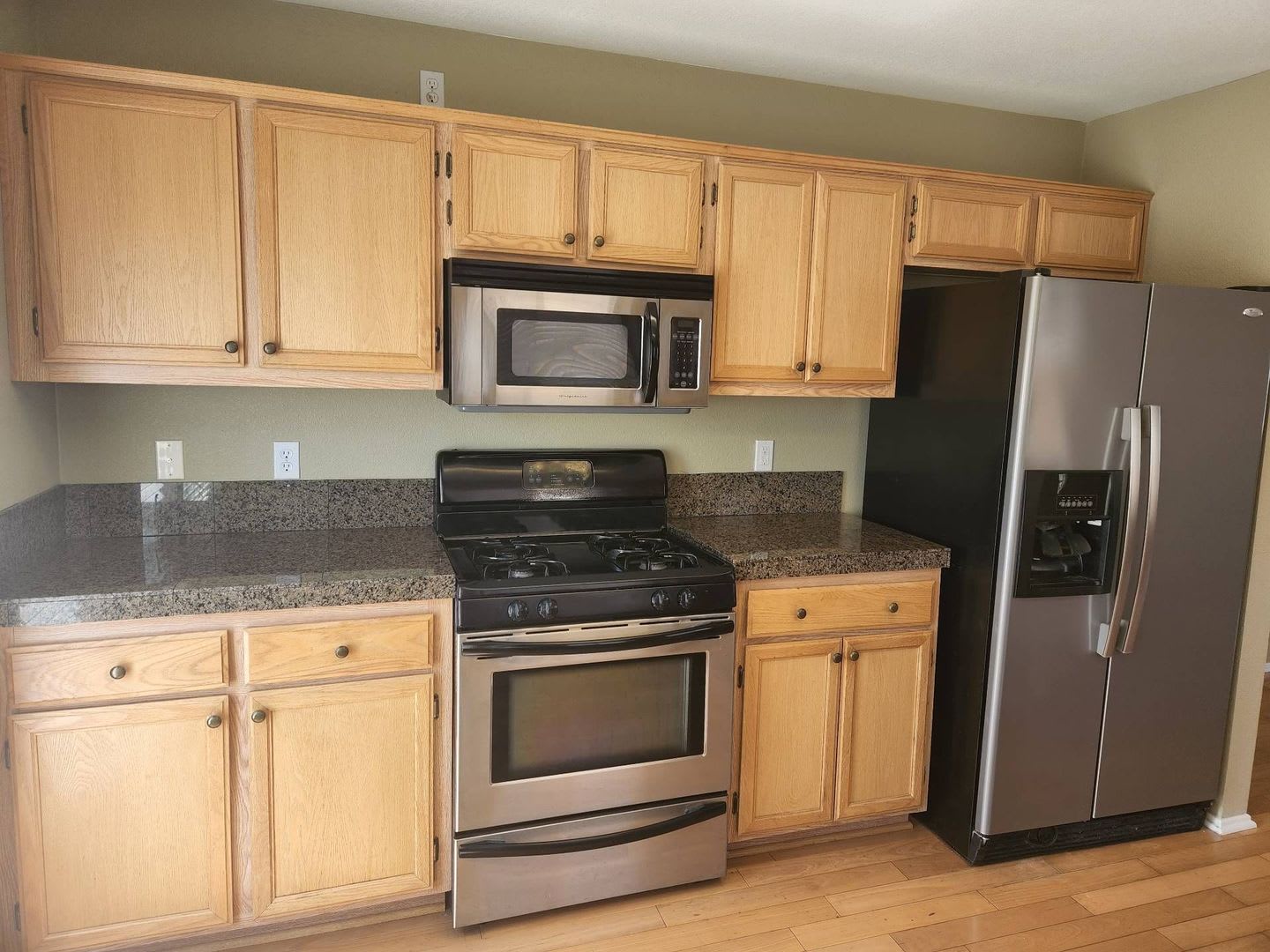 **MOVE IN SPECIAL*** $100 Off 1st Month's Rent! – photo 5
