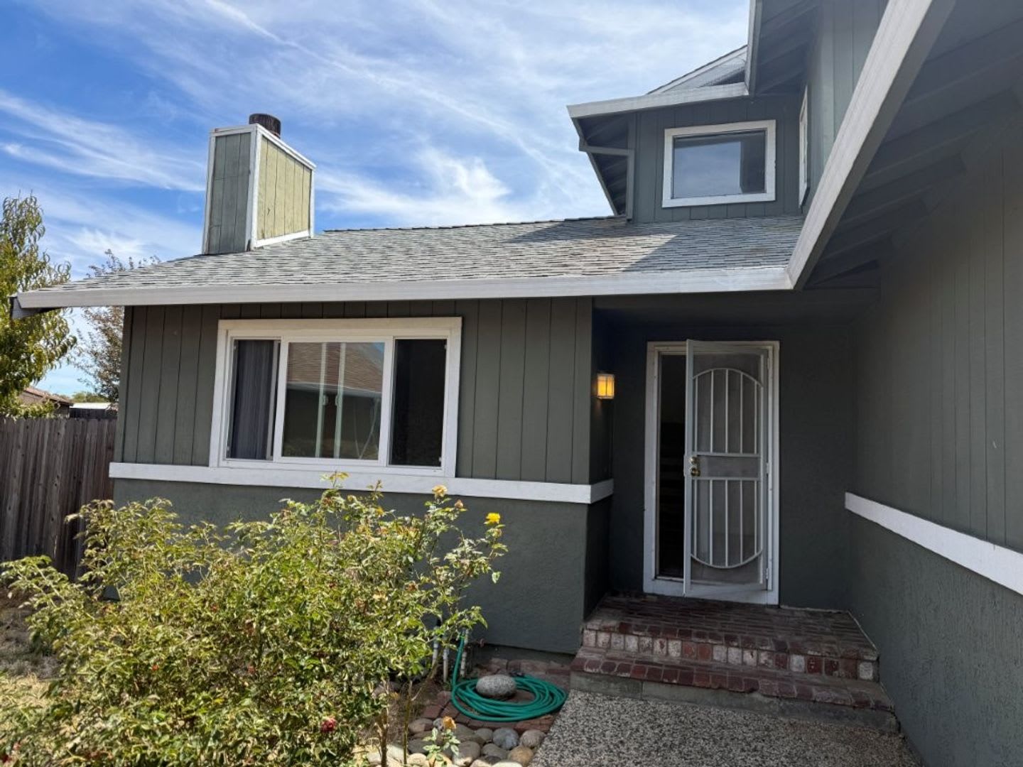 4 Bedroom 2 Story Suisun *Star Rentals – photo 2