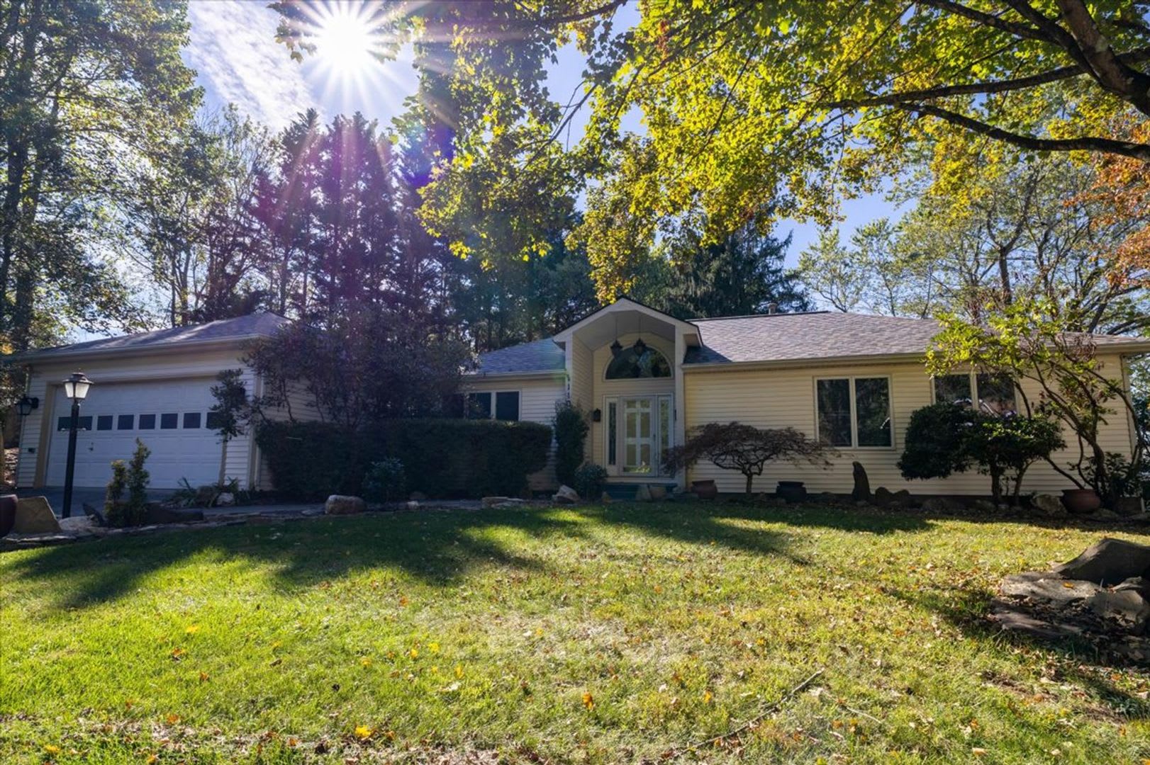 Sun-Soaked Living in Meadow Run – photo 5