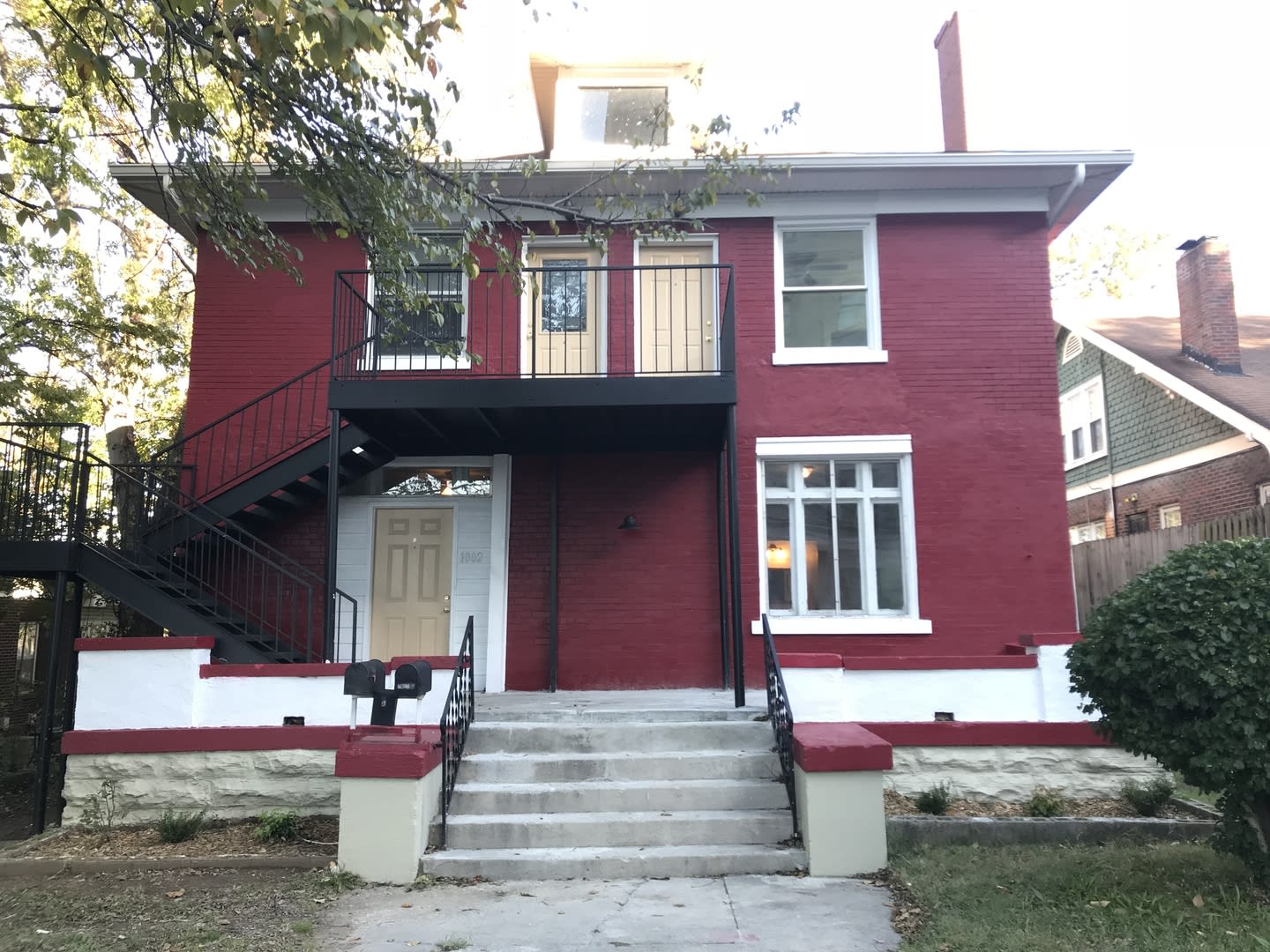 3 Bedroom 2 Bath in Triplex – photo 2