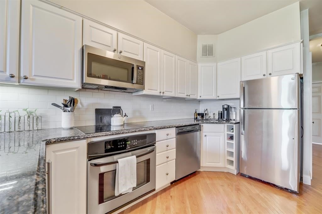 931 PARK AVE – photo 2