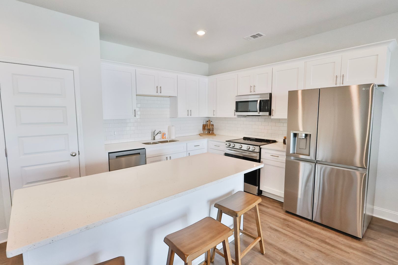 Woodford Station 3 Bedroom – photo 5