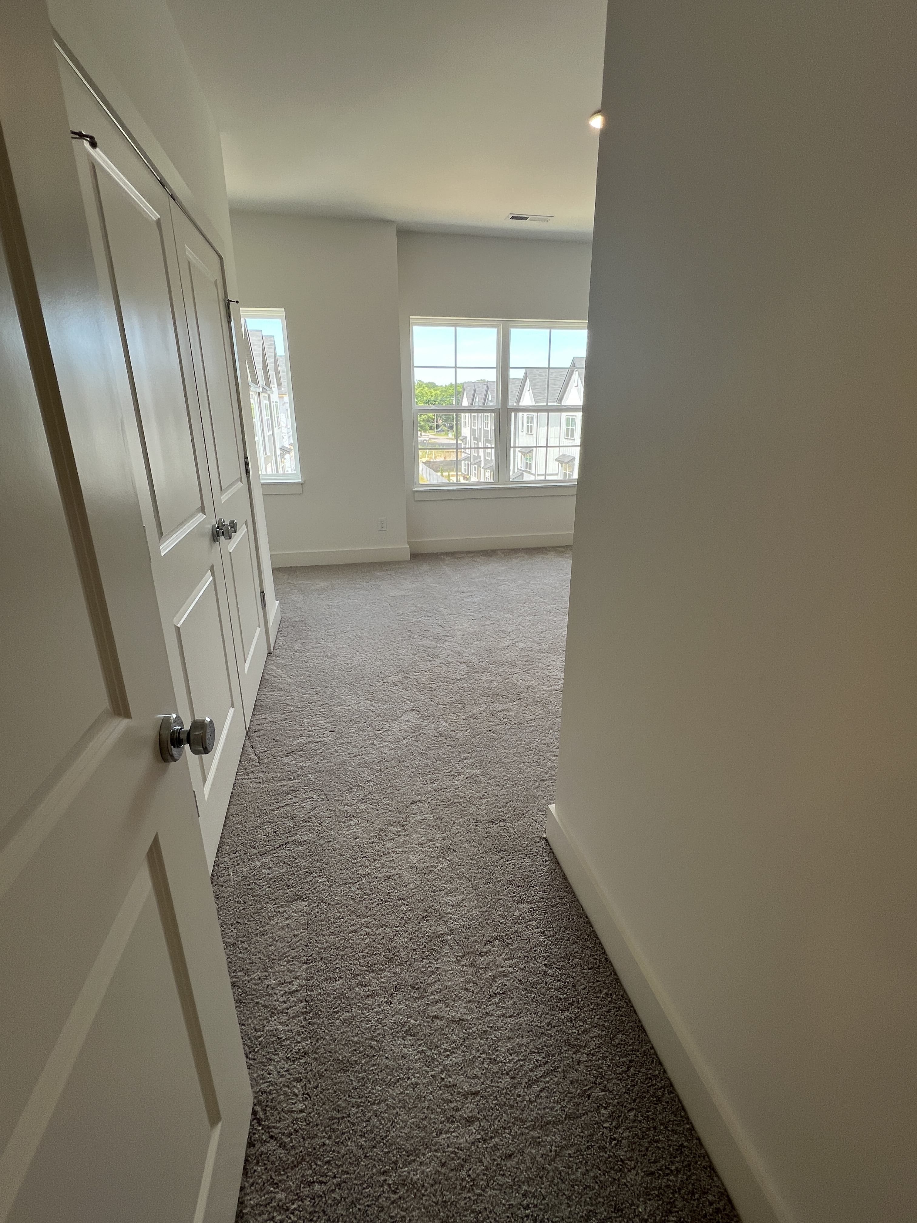 700 N Dupont Ave – photo 5
