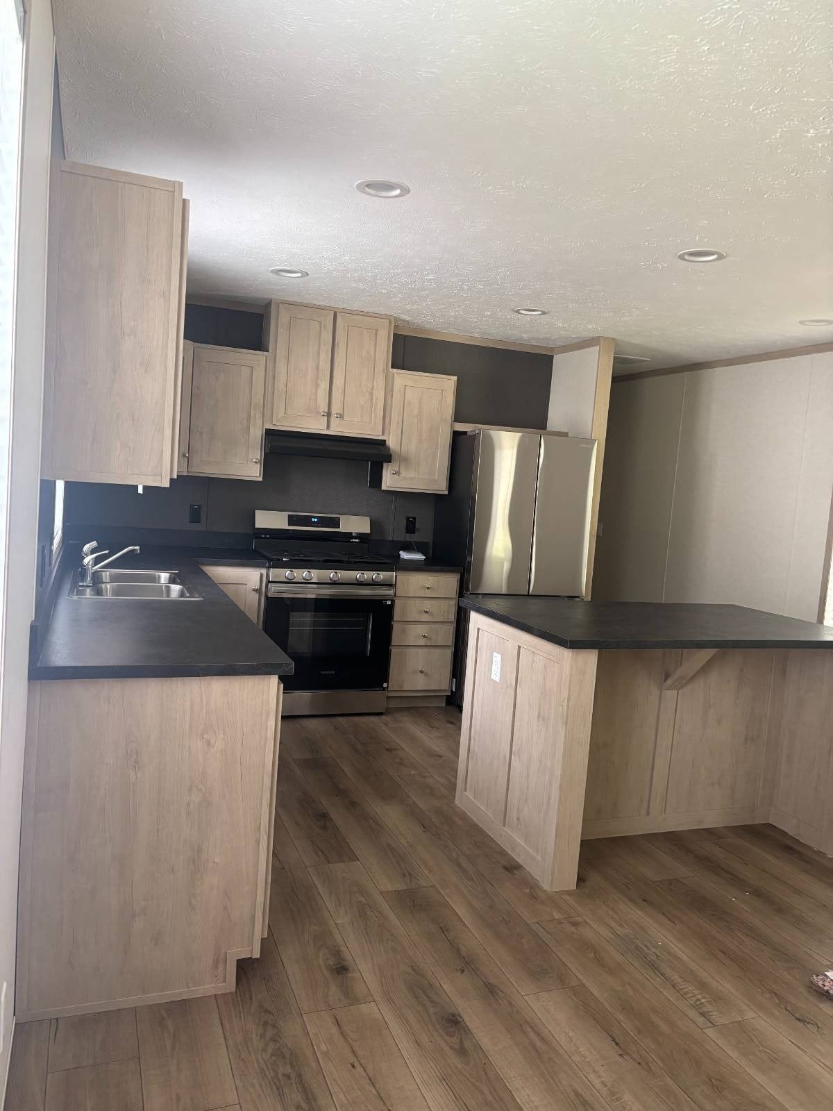 808 Stanley St – photo 2