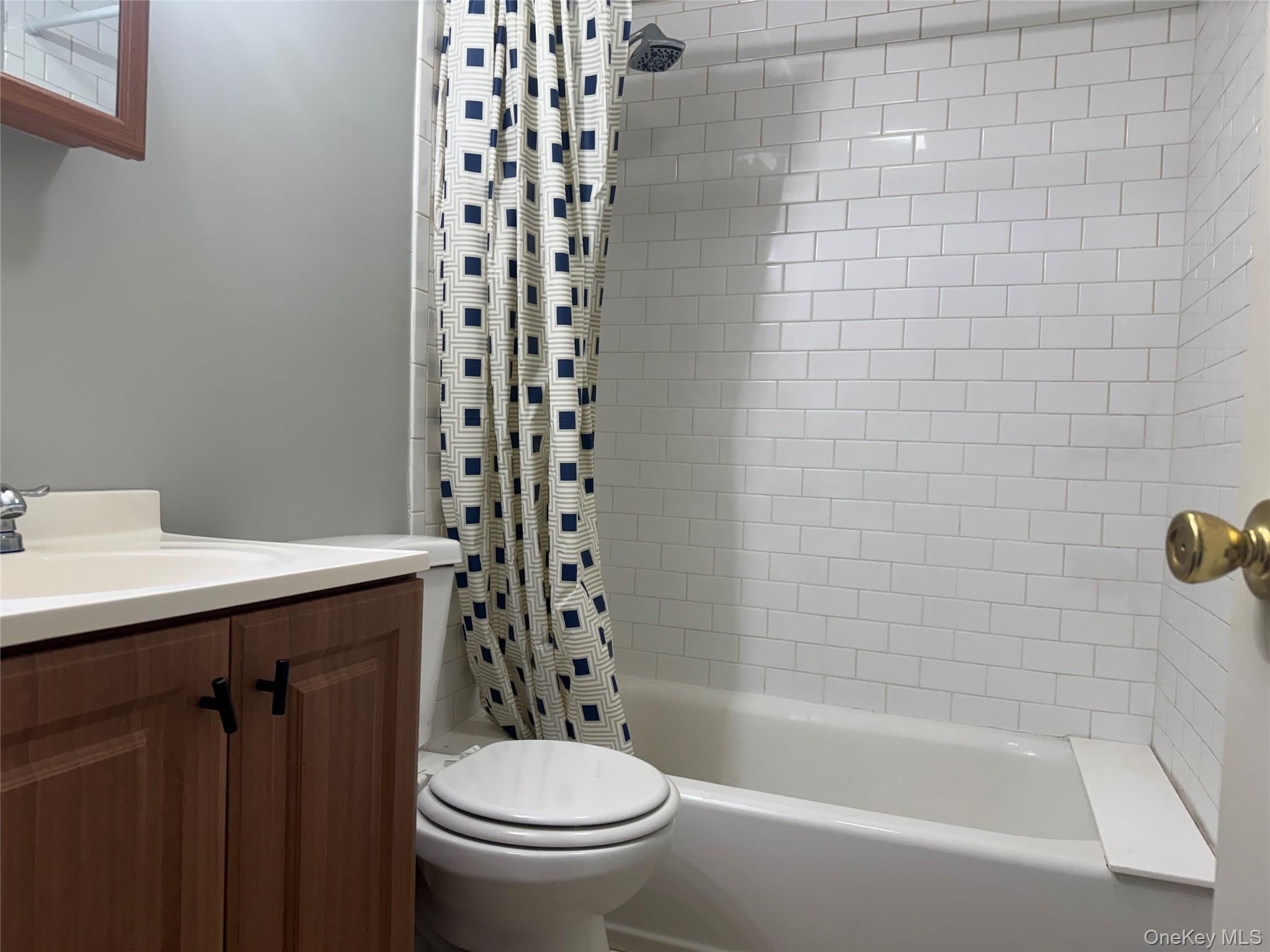 8 Colonial Road – photo 2