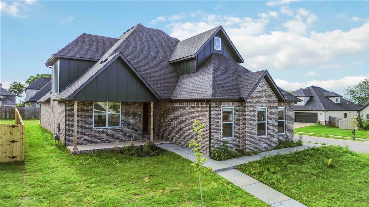 1240 Mammoth Street – photo 1
