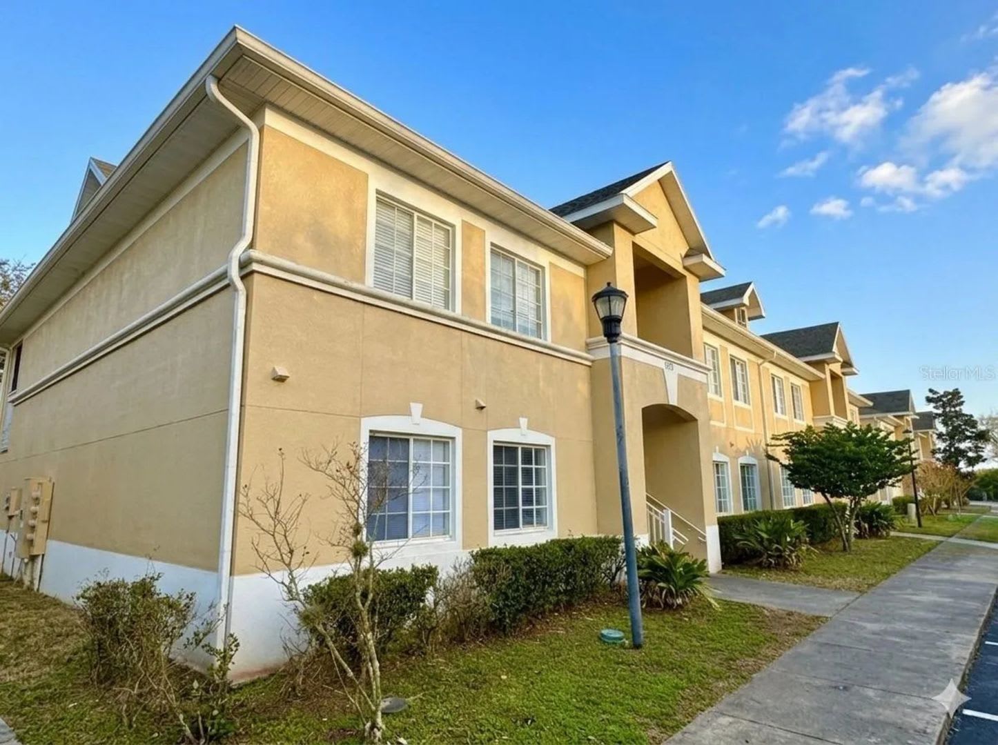 Charming 3BR Condo in Riverview – photo 2