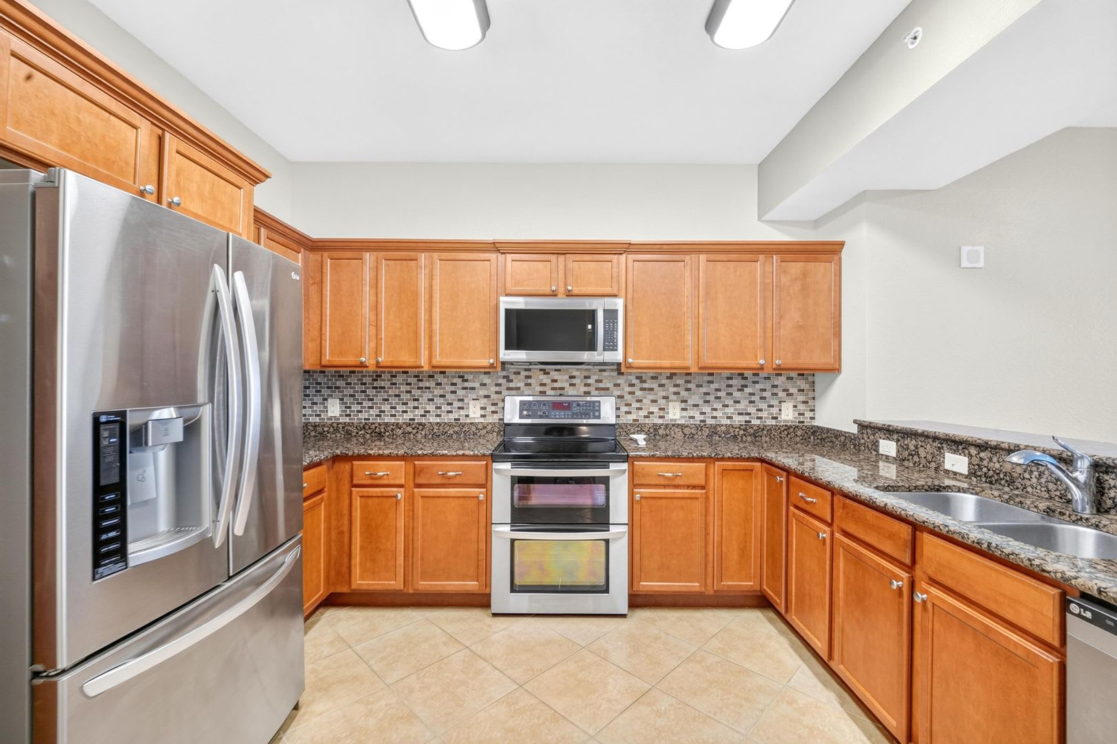 BEAUTIFULLY FURNISHED 9TH-FLOOR CONDO FOR RENT AT HALIFAX LANDING! – photo 3