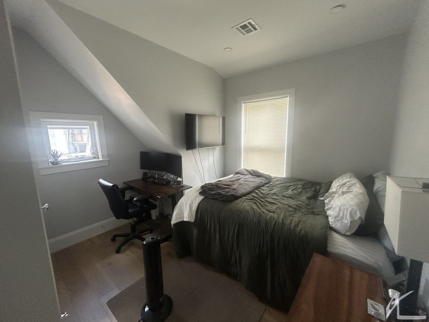 Charming 3 Bedroom-No Broker Fee – photo 4