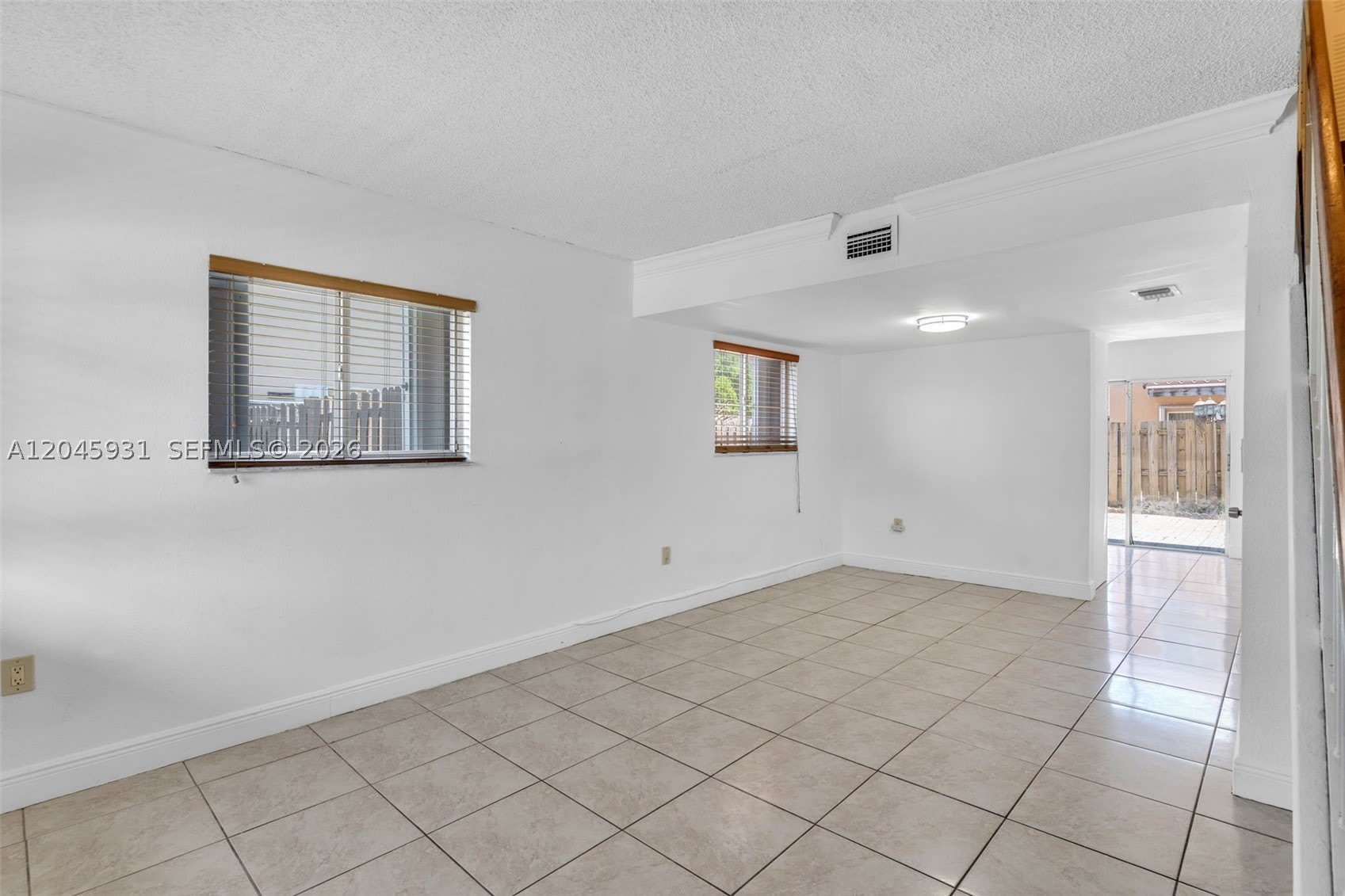 8252 NW 6th Ter – photo 2
