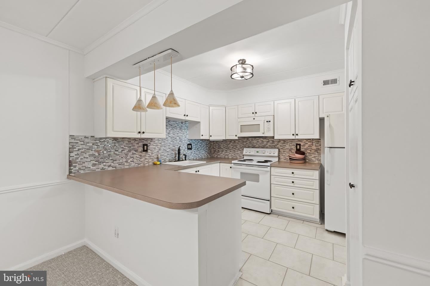 81 OAKRIDGE DR – photo 4