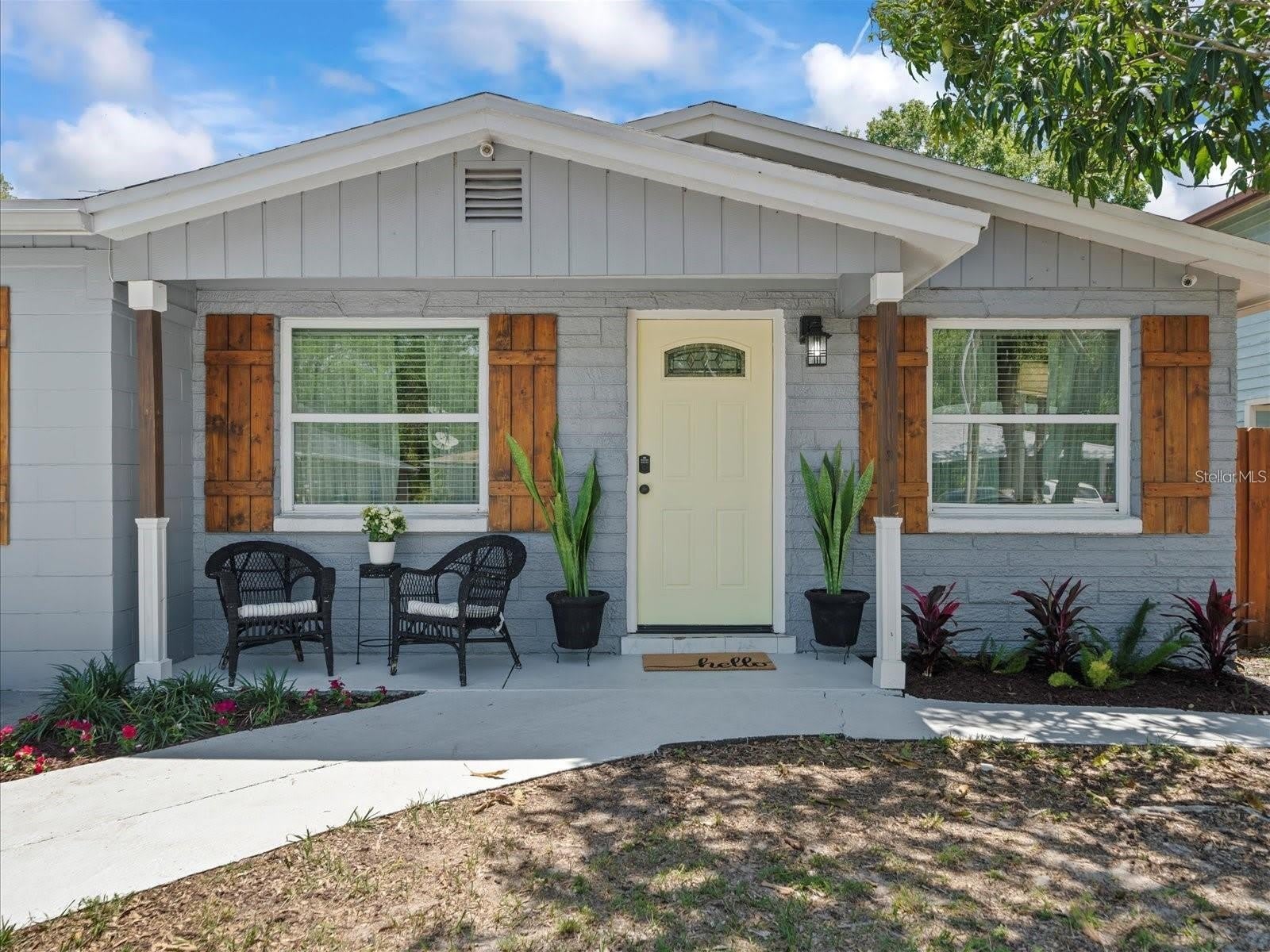 3138 W VARN Avenue – photo 1