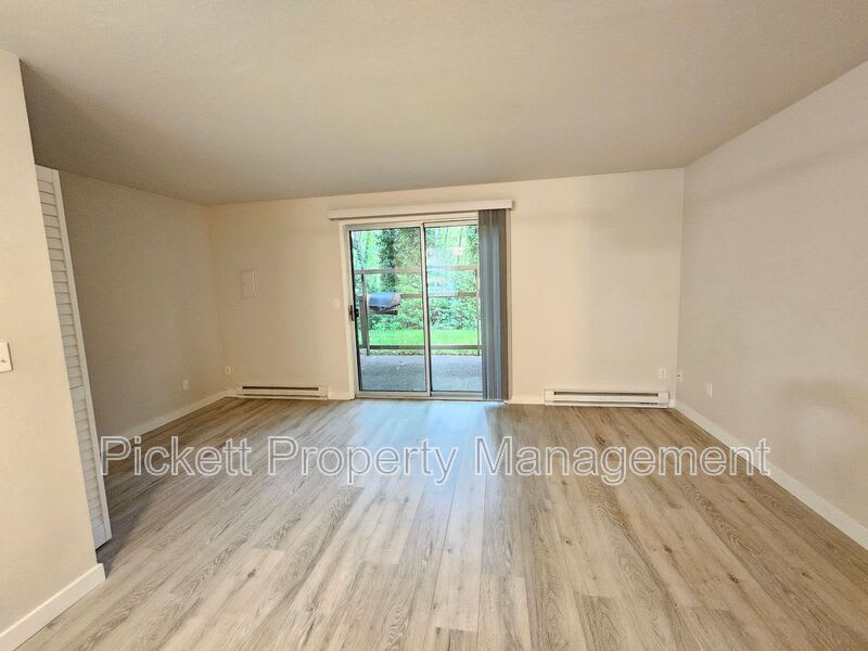 354 NW Edvard St – photo 5