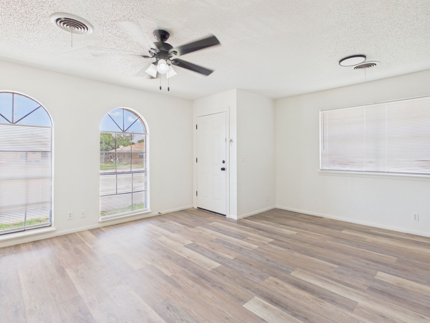 Cute 2 Bed 1 Bath You Don T Want To Miss – photo 4