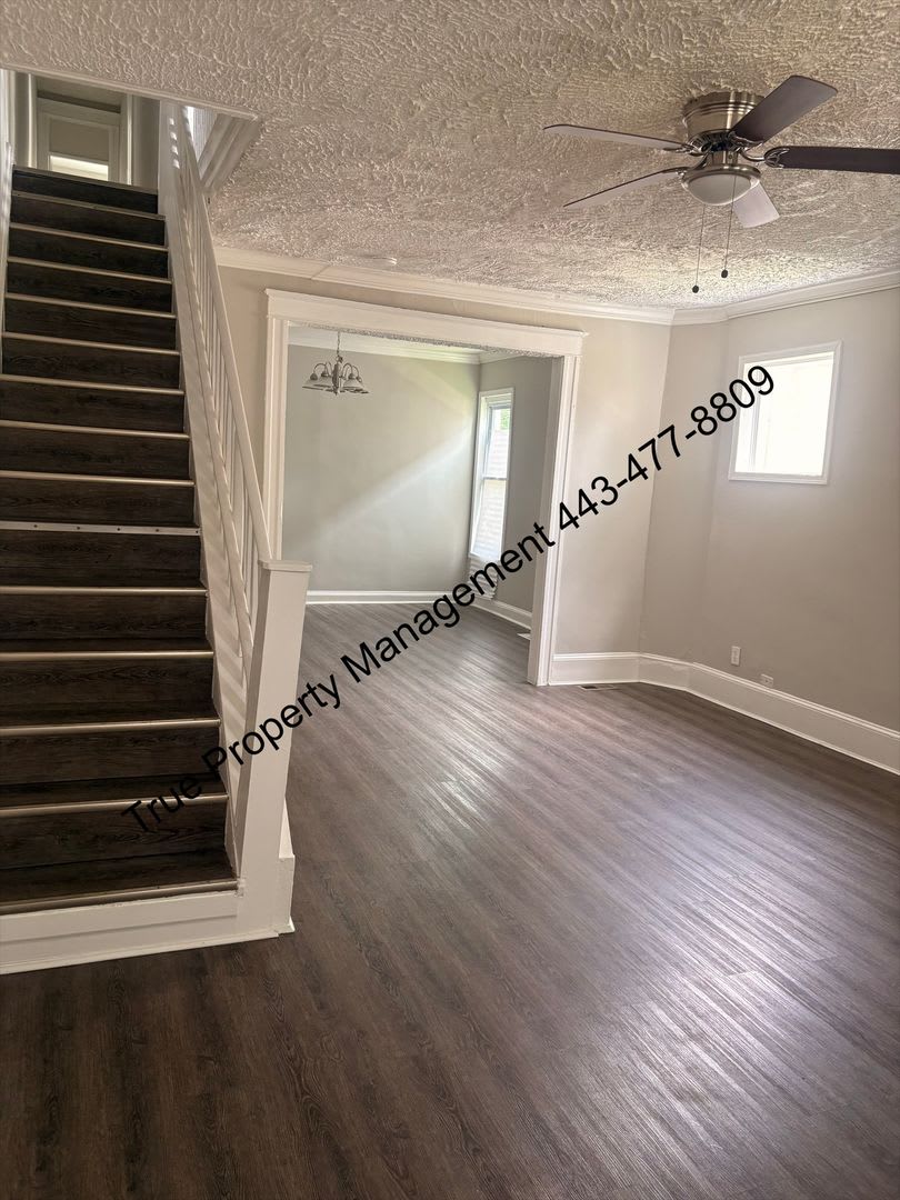 Spacious 5 Bedroom Home With Large Backyard In Unit Washer Dryer – photo 2