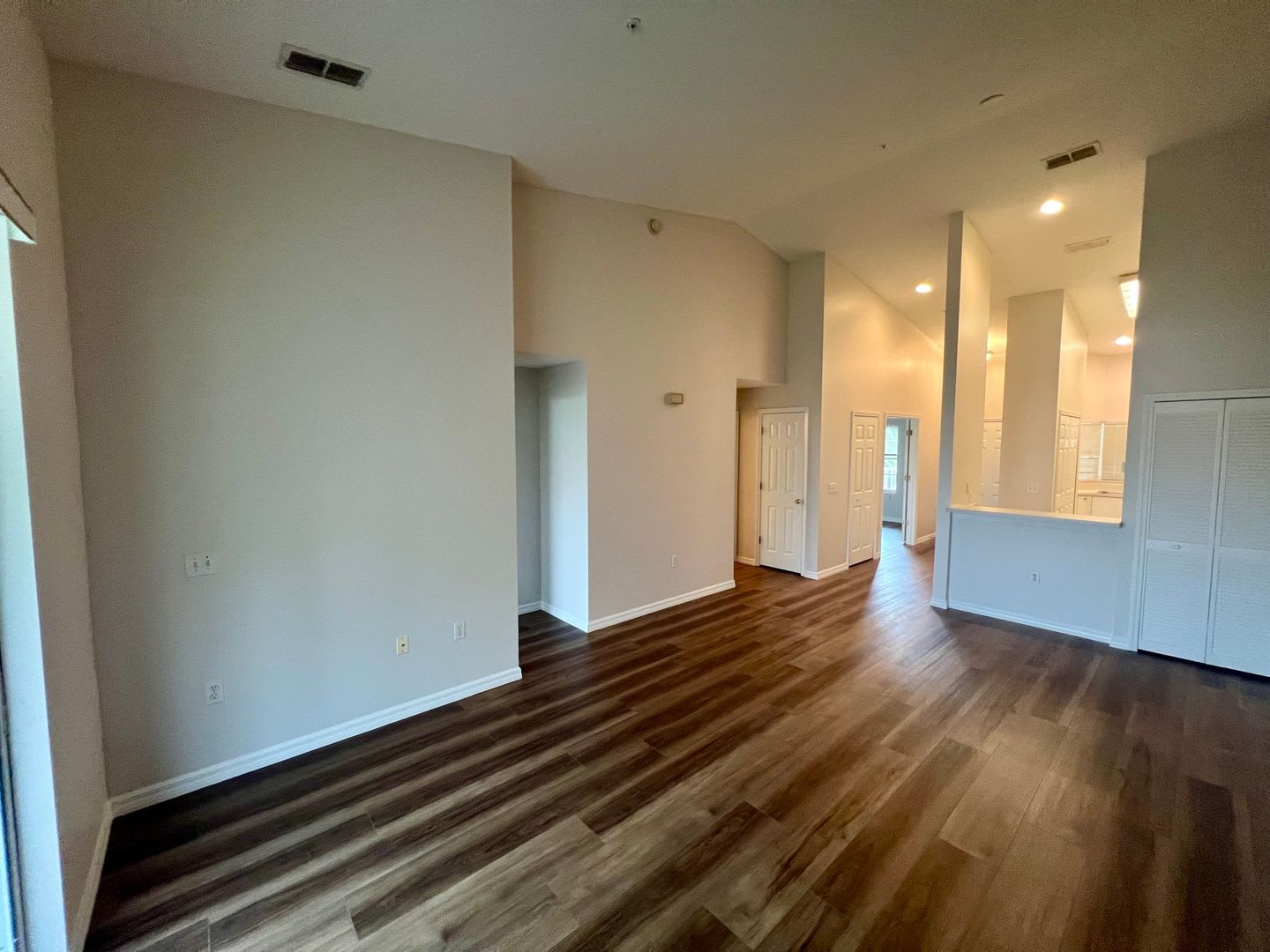 Plaza De Flores Gem: 2BR/2BA Sarasota Condo with Premium Amenities – photo 2