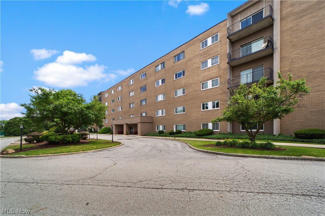 20333 Detroit Road – photo 1