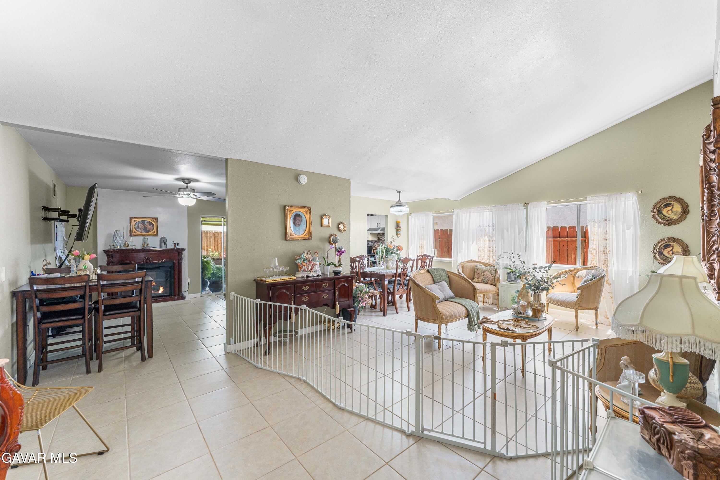 44202 E 4Th Street – photo 3