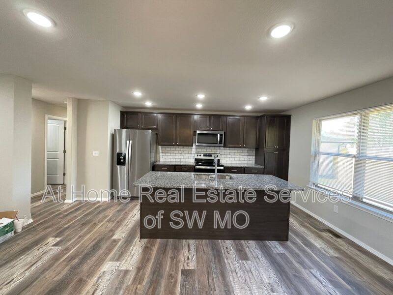 1901 S 15th Ave – photo 3