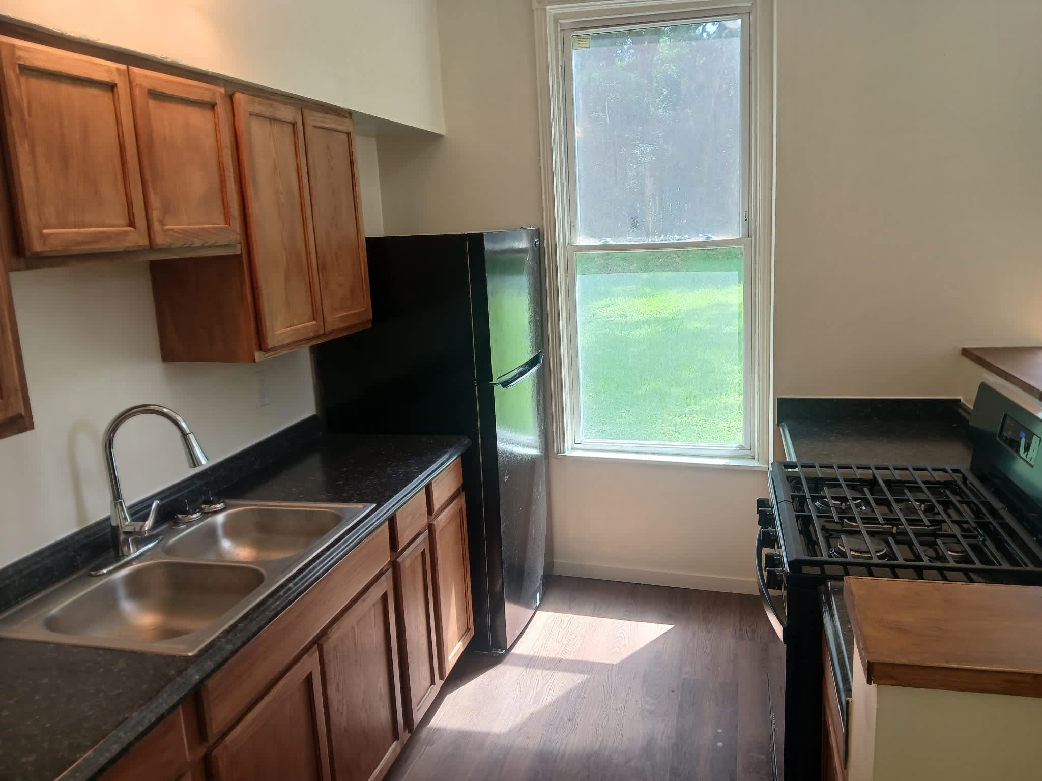 1240 Sunset Ave – photo 2