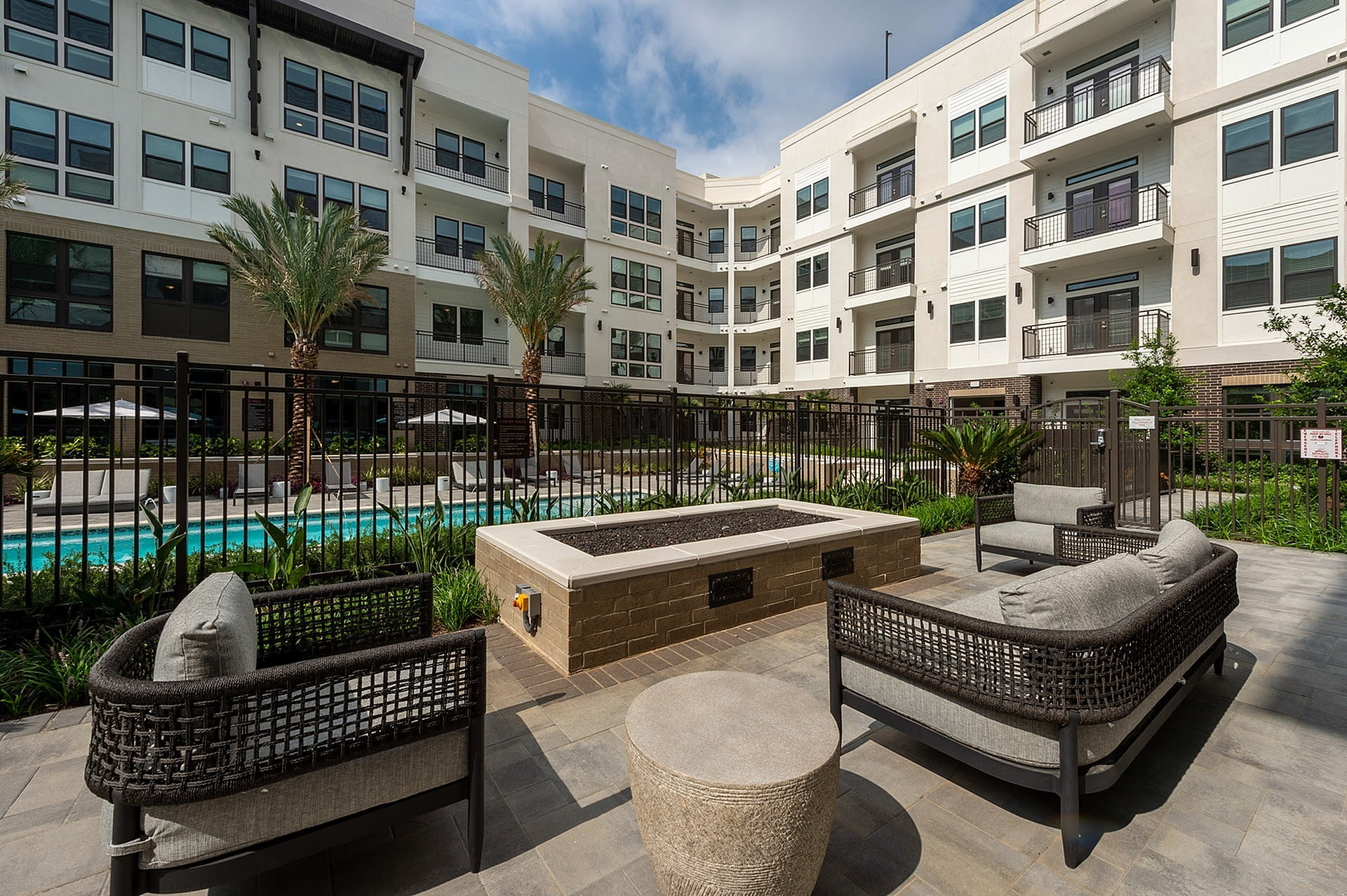 The Rosslyn at Garden Oaks – photo 4