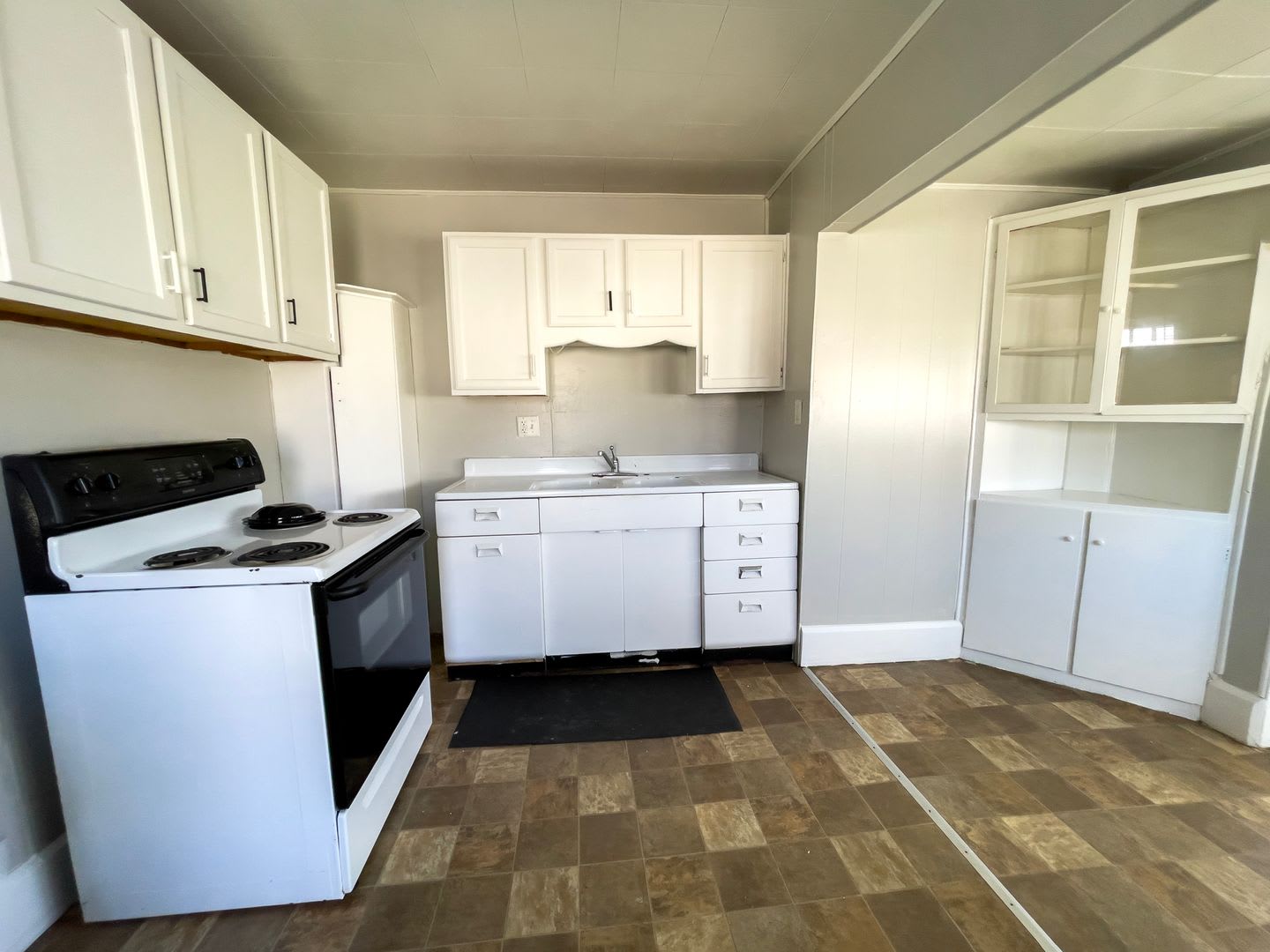 For Rent: 2401 S Mulberry St. 2 Bedroom 1 Bathroom Home Coming Soon! New Flooring! – photo 4